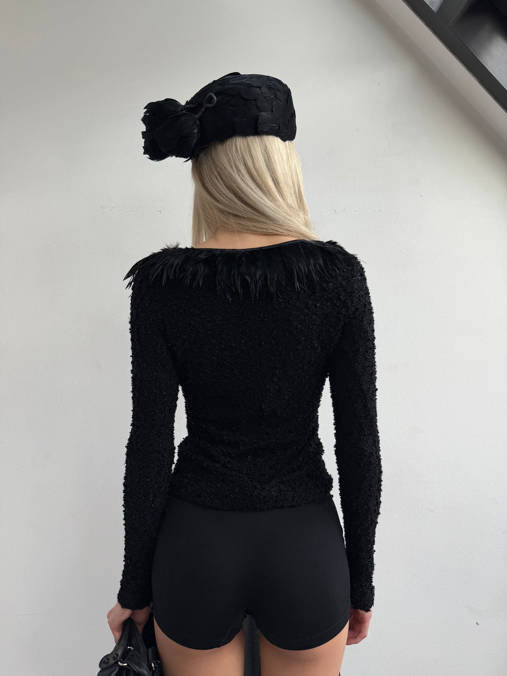LONG SLEEVE WITH FEATHERS
