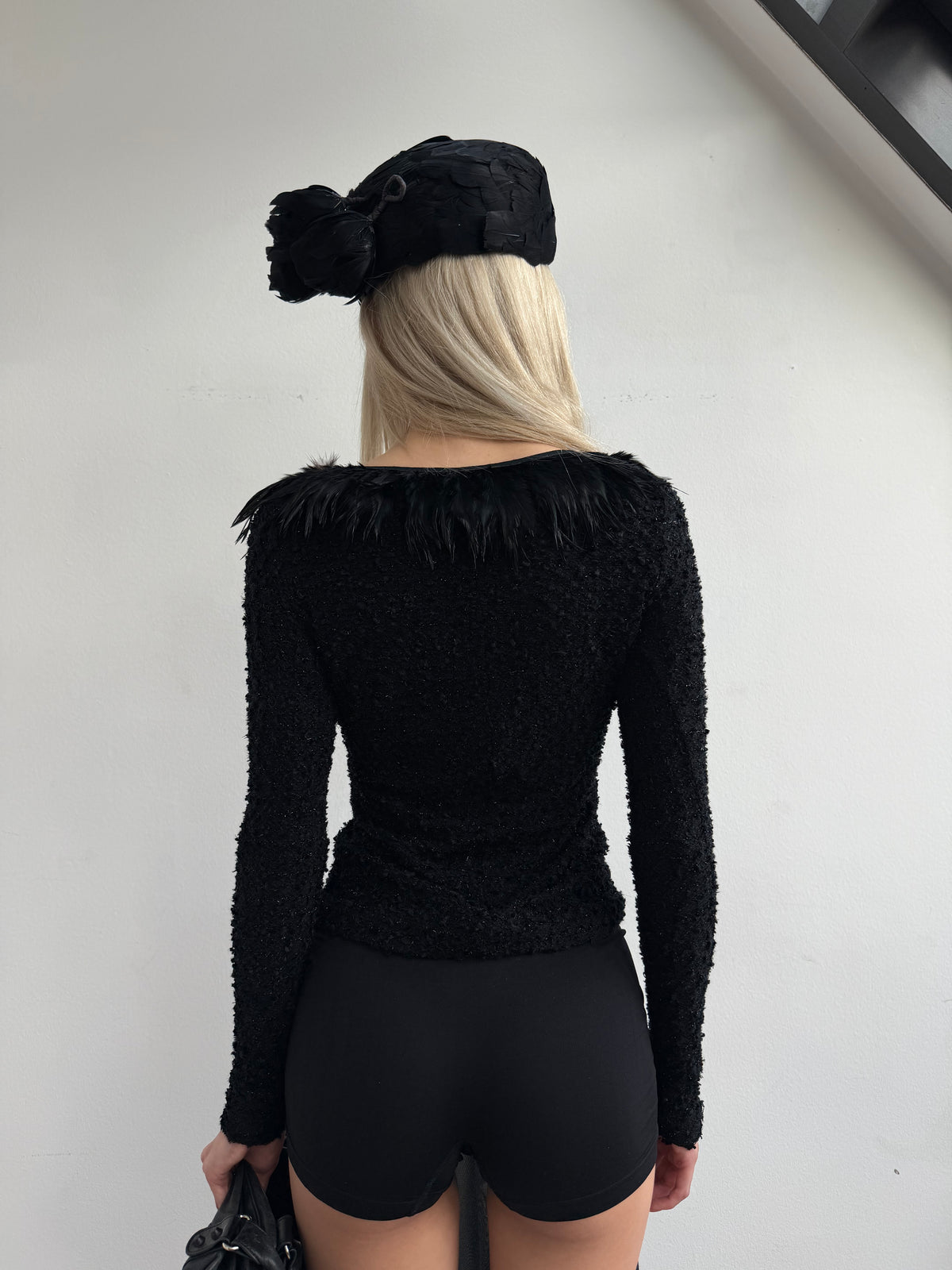 LONG SLEEVE WITH FEATHERS