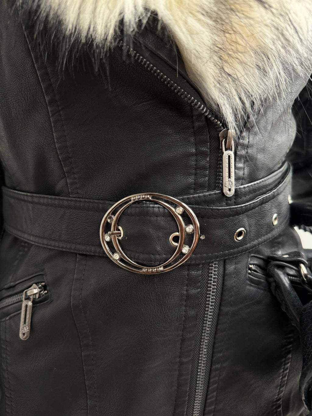 GENUINELY LEATHER JACKET (real fur collar)