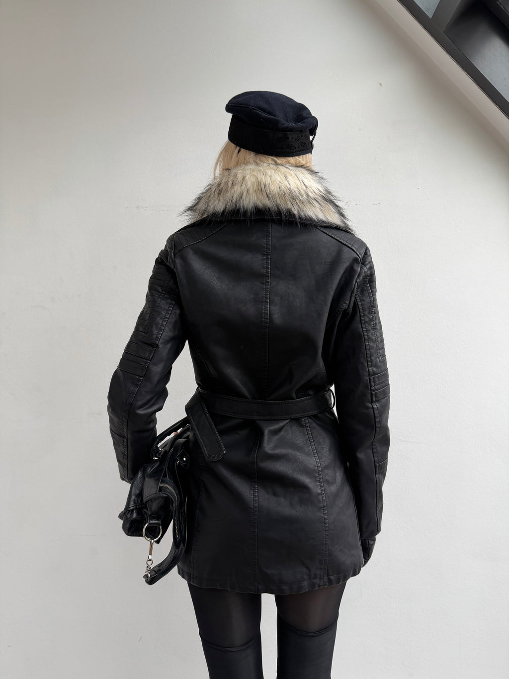 GENUINELY LEATHER JACKET (real fur collar)