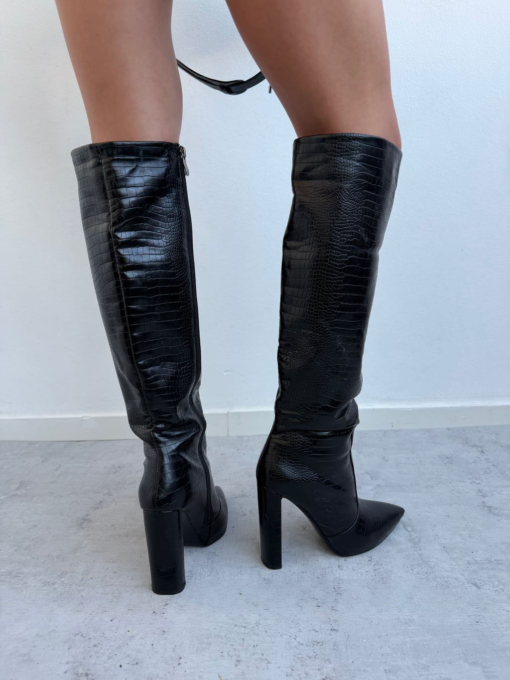 HIGH HEELS