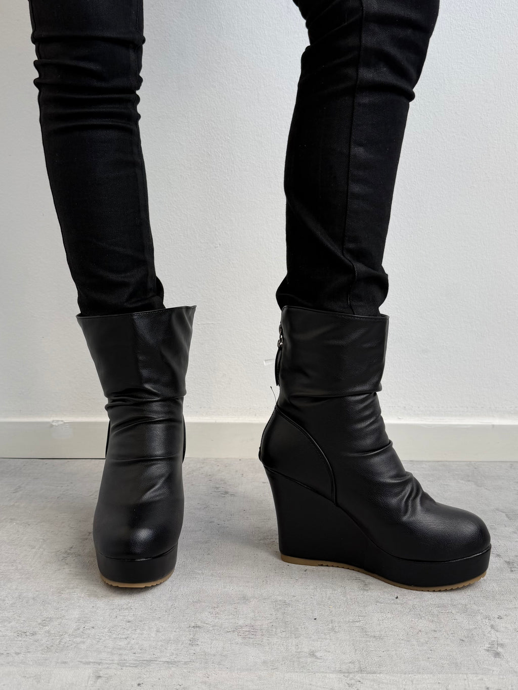 LEATHER BOOTS