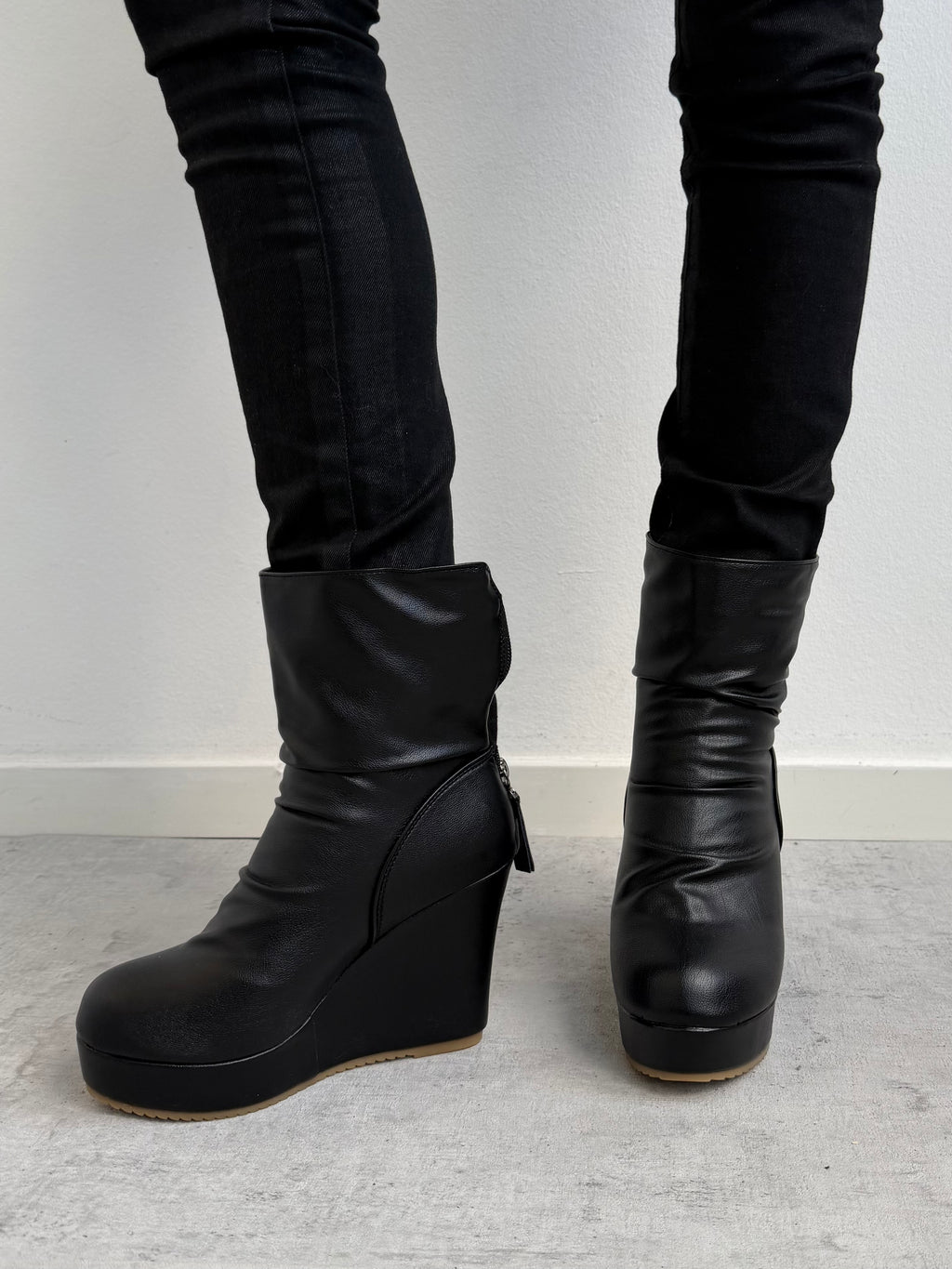 LEATHER BOOTS